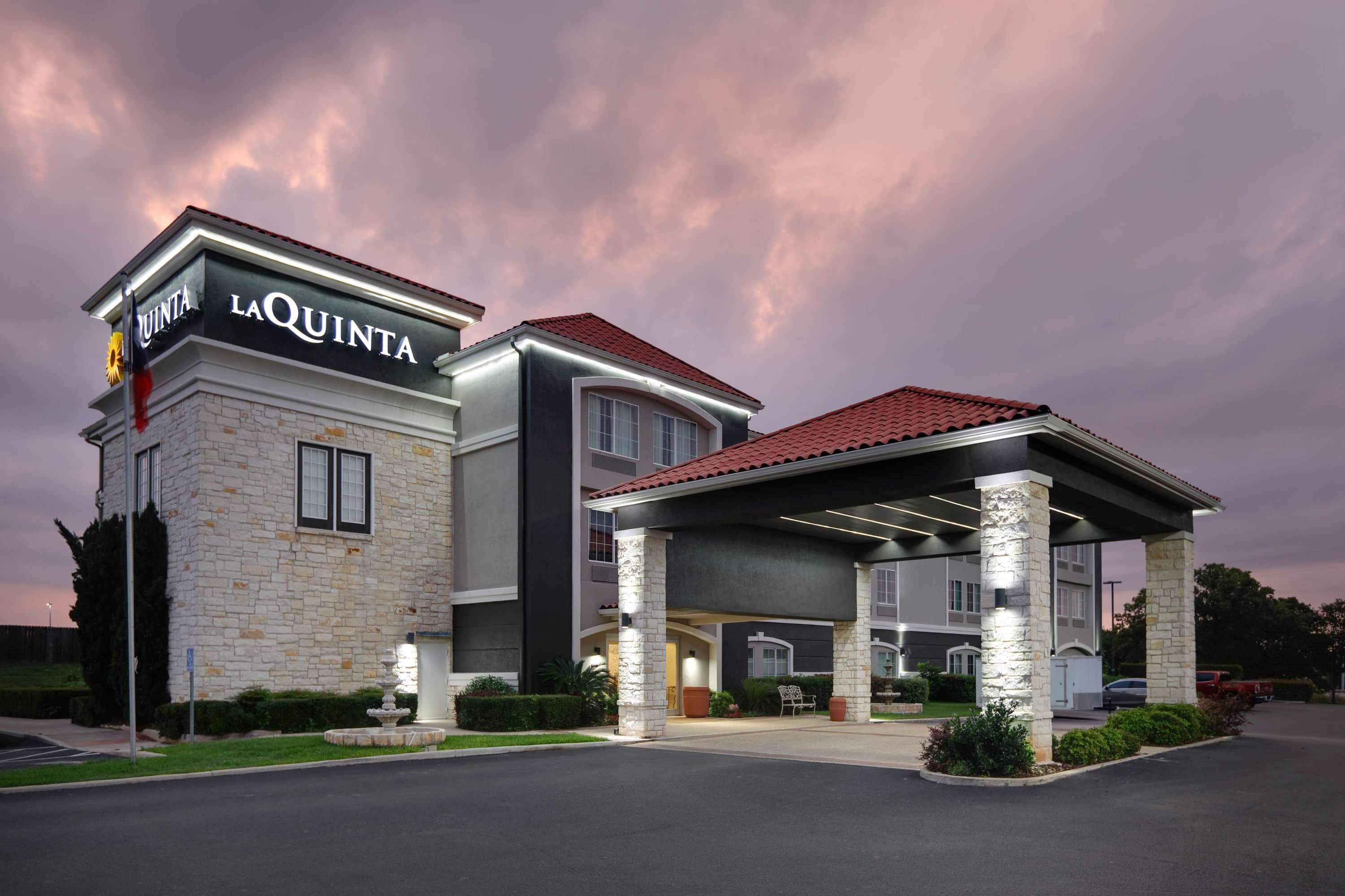 La Quinta By Wyndham Fredericksburg Hotel Exterior photo
